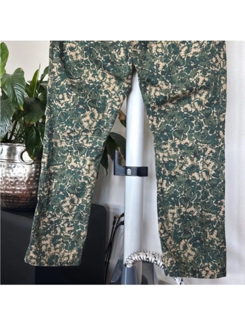 Anthropologie Hei Hei Sylvan Camo Moto Pants Sz 31 Camo Casual Ankle length